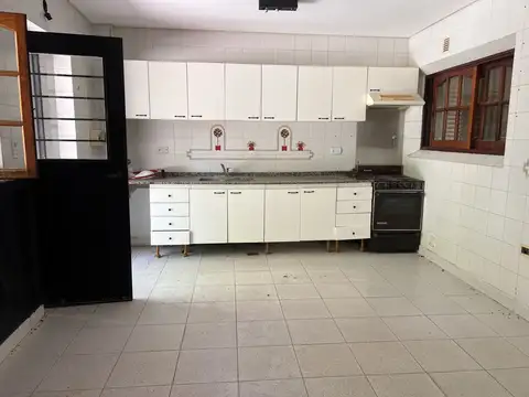 Casa en Venta con 3 cocheras