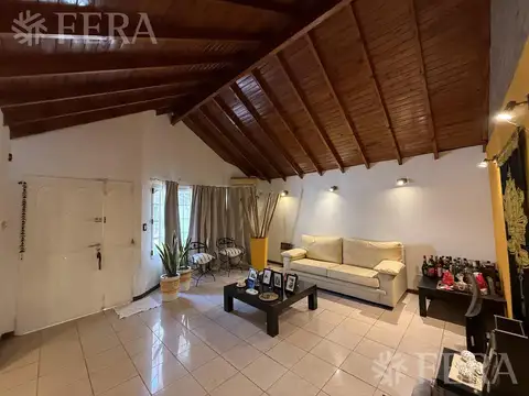 Casa 5 ambientes con 2 baños