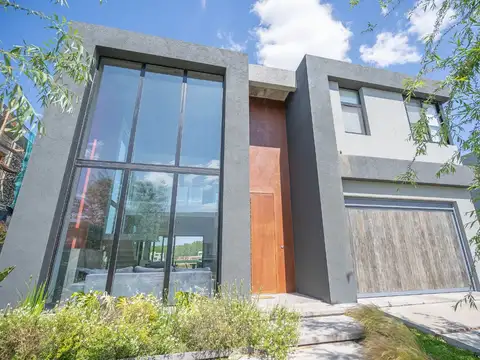 VENTA DE CASA A LA LAGUINA EN SANTA ANA, TIGRE