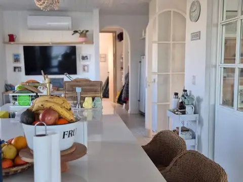 Casa 7 ambientes con 2 baños