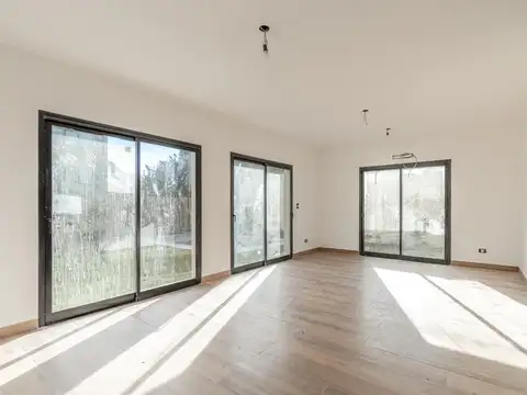Casa 4 ambientes con 3 baños
