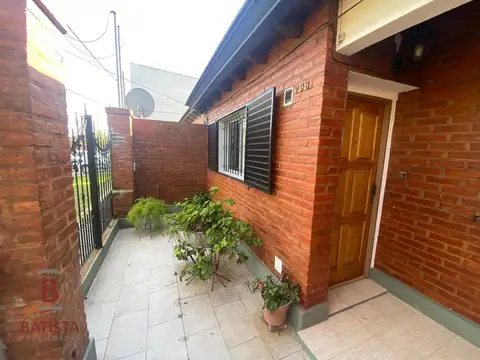 Casa 4 ambientes con 2 baños