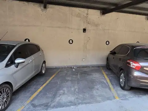 Cochera en Lanús Este Centro Excelente Ubicación