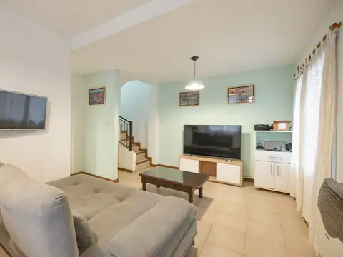 TRIPLEX EN VENTA EN ADROGUE CON COCHERA