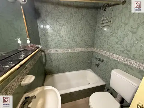 Chalet en una planta de 3 ambientes c/ bohardilla y patio