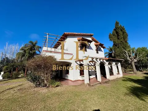 Casa en Venta con 3 cocheras