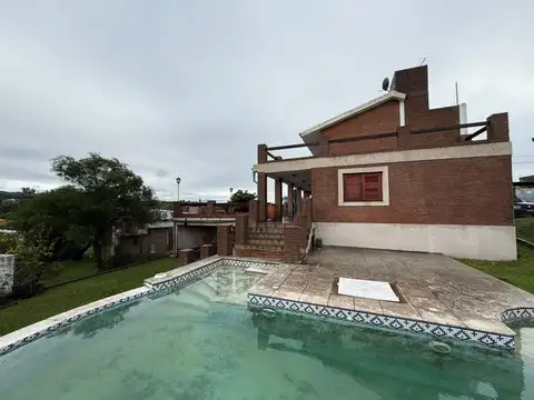 Casa en Venta con 2 cocheras