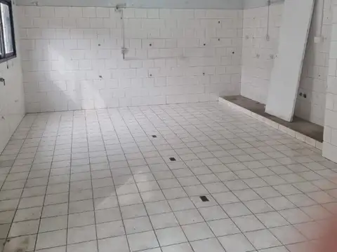 Excelente Inmueble - 2 locales comerciales sobre Colectora