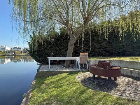 Casa en Venta al Agua  en el Barrio Las tipas, Nordelta