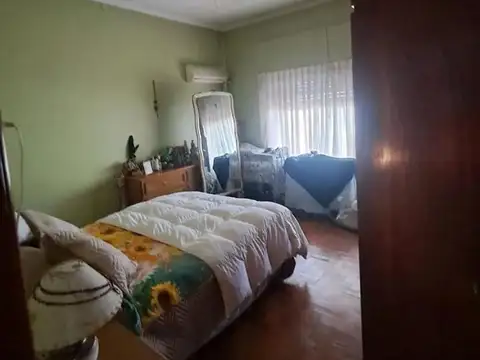 Casa de 4 Ambientes con Quincho y Garage