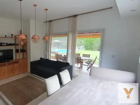 Casa 5 ambientes con 2 baños