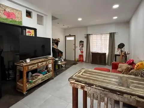 Casa 4 ambientes con 2 baños