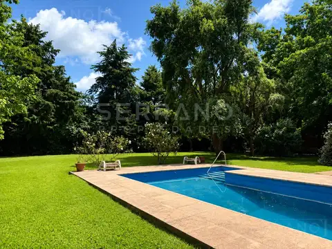 Casa en Venta con 2 cocheras