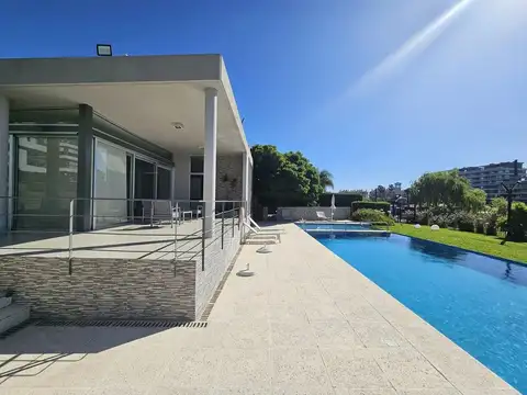 Cochera en Venta Cubierta