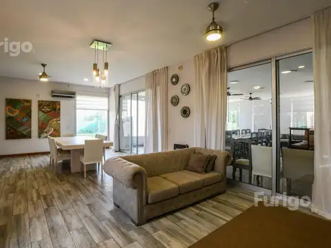 Casa en Venta con 2 cocheras