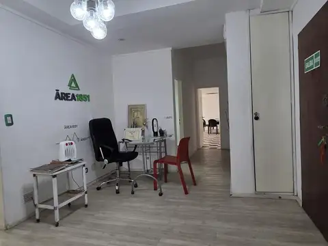 Oficina 6 ambientes con 1 baño
