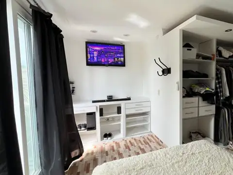 Casa en Alquiler con 3 cocheras