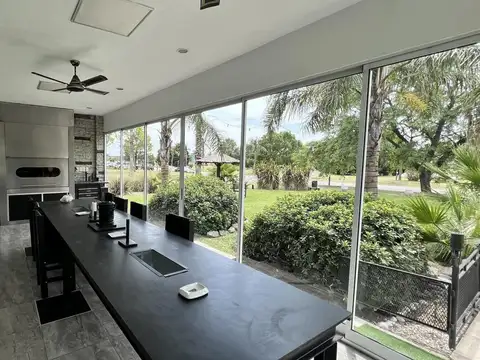Casa en Alquiler en Puerto Roldan, USD 2.650