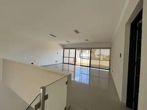 Casa 7 ambientes con 3 baños