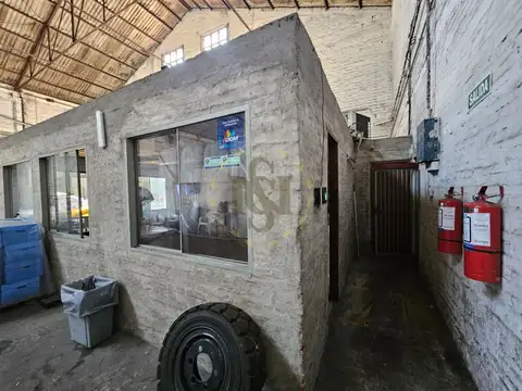 VENTA GALPON GRAN VISIBILIDAD CON EXPLANADA BELLA VISTA PROX