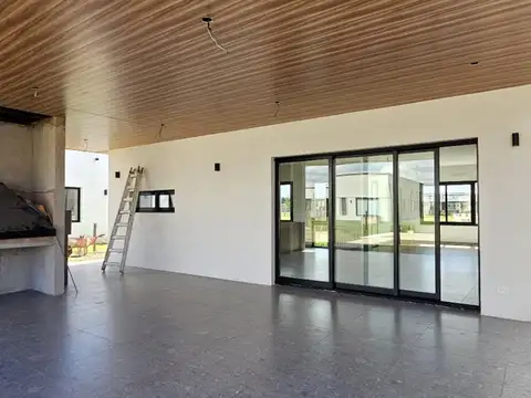 Casa 4 ambientes con 4 baños