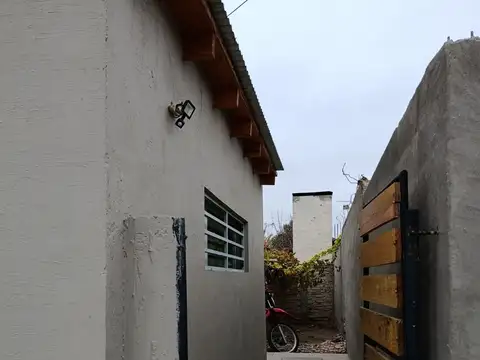Casa 3 ambientes con 1 baño