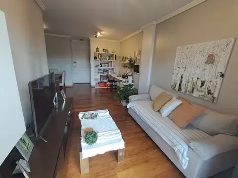 DEPTO 4 EN PISO EXCLUSIVO AMB AL FRENTE, CON BALCON Y COCHERA