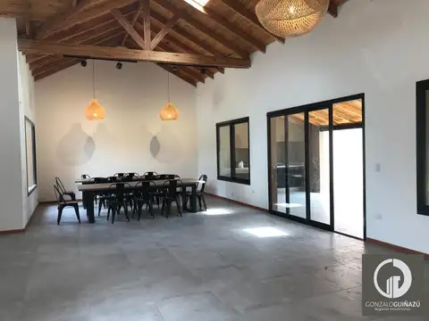 Casa en Venta con 2 cocheras