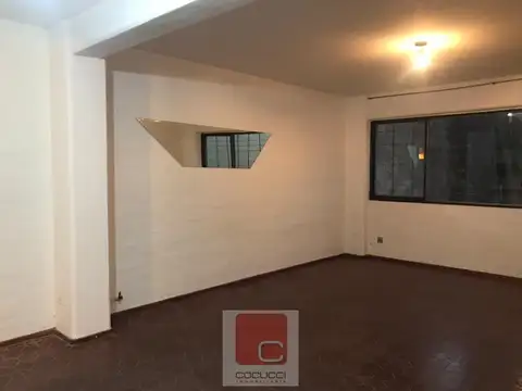 Oficina en Alquiler con 1 cochera