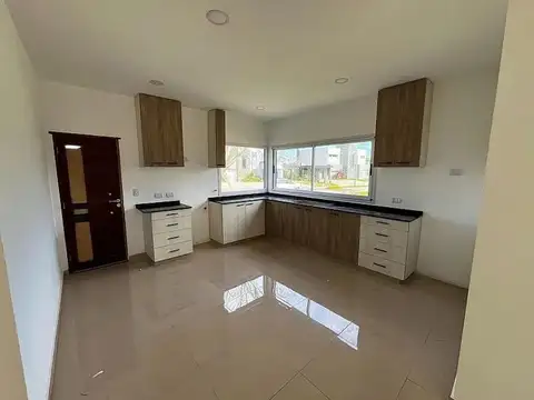 Casa 4 ambientes con 3 baños