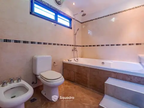 VENTA - Casa 2 dormitorios, con cochera/depósito - Barrio Belgrano, Rosario.