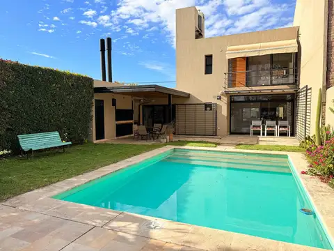 Venta Casa tres dormitorios. Barrio Las Pérgolas - Soldini