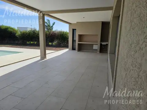 Casa en Venta con 5 cocheras