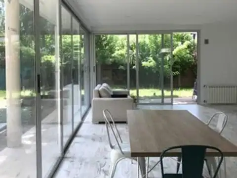 Propiedad Racionalista con detalles de categoria