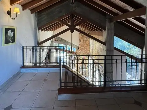 Casa 5 ambientes con 4 baños