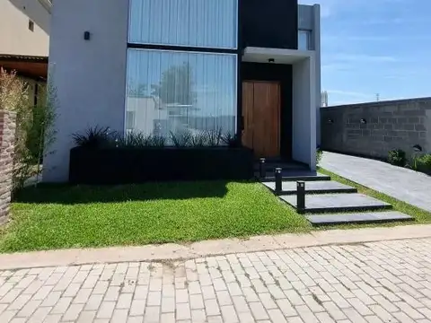 Casa en Venta en Villa Gobernador Udaondo, USD 350.000