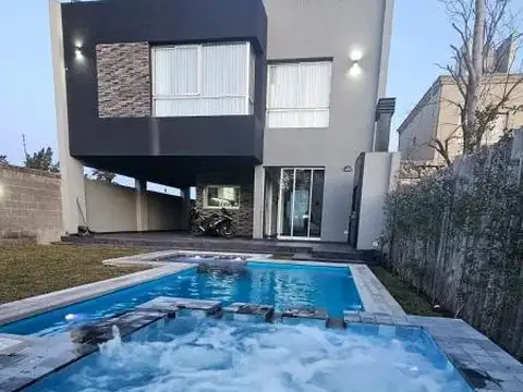 Casa 4 ambientes con 3 baños