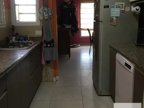 Casa 5 ambientes con 4 baños