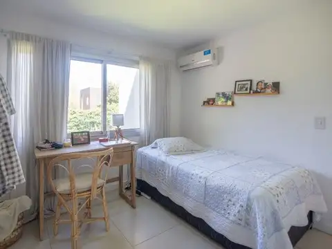 VENTA CASA BARRIO CERRADO LA  MONTURA  - PILAR - MUY LUMINOSA