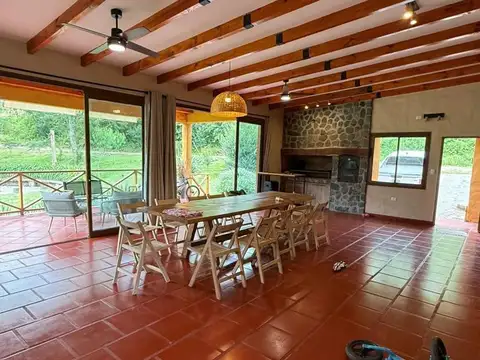 Casa en Venta con 2 cocheras