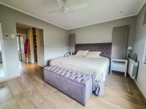 Casa 10 ambientes con 4 baños