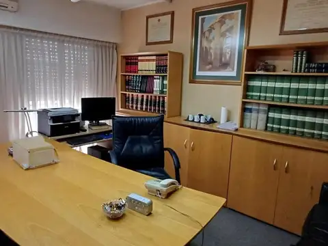 Venta oficina en planta alta.  San juan al 1200