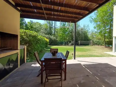 Casa 4 ambientes con 3 baños