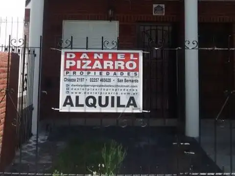 435 - TRIPLEX CON 3 DORMITORIOS + 2 BAÑOS + COCHERA + AL FRENTE