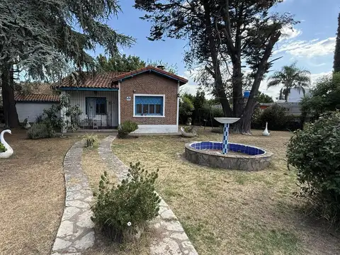 Casa en Venta con 2 cocheras