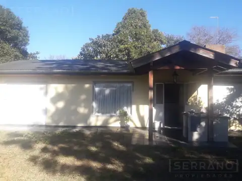 Casa 4 ambientes con 2 baños