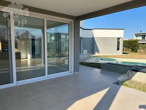 Casa en Venta en El Cantón - Barrio Golf, USD 300.000