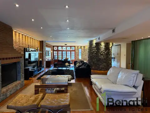 CASA 5 AMBIENTES EN VENTA CON PILETA Y COCHERAS. MATADEROS