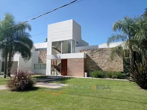 Casa 9 ambientes con 6 baños