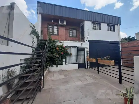 CASA MULTI FAMILIAR EN VILLA TESEI CON GALPON